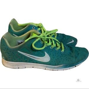 Nike women green tennis shoes 7.5